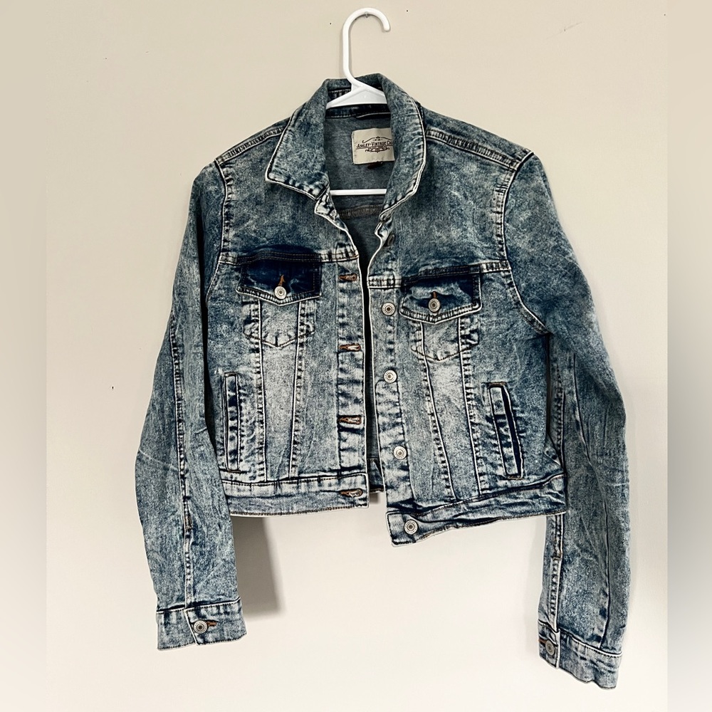 Never worn jean jacket. Great cut and fit!